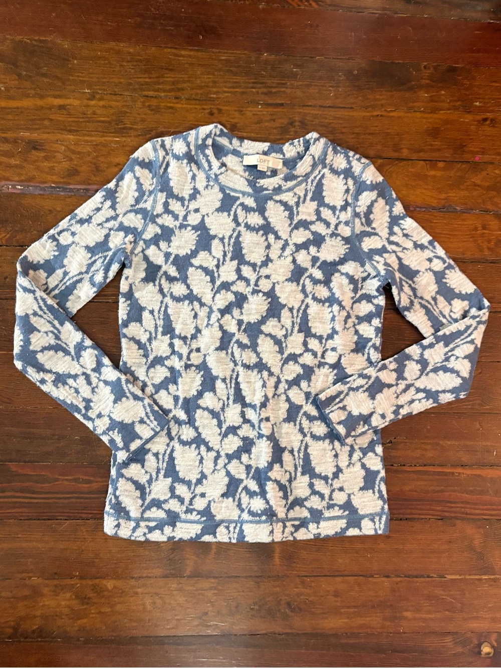 Loft Ann Taylor blue white floral long sleeve top shirt size M